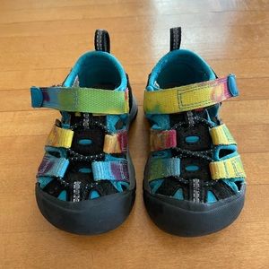 Keen sandals, rainbow tie-dye, toddlers size 5- like new!